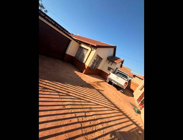 7 BEDROOM HOUSE FOR SALE IN MAHUBE VALLEY